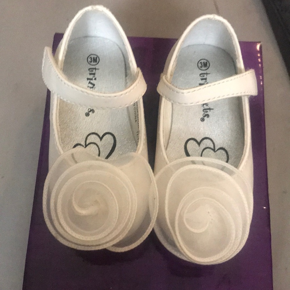 Baby dress shoes.
